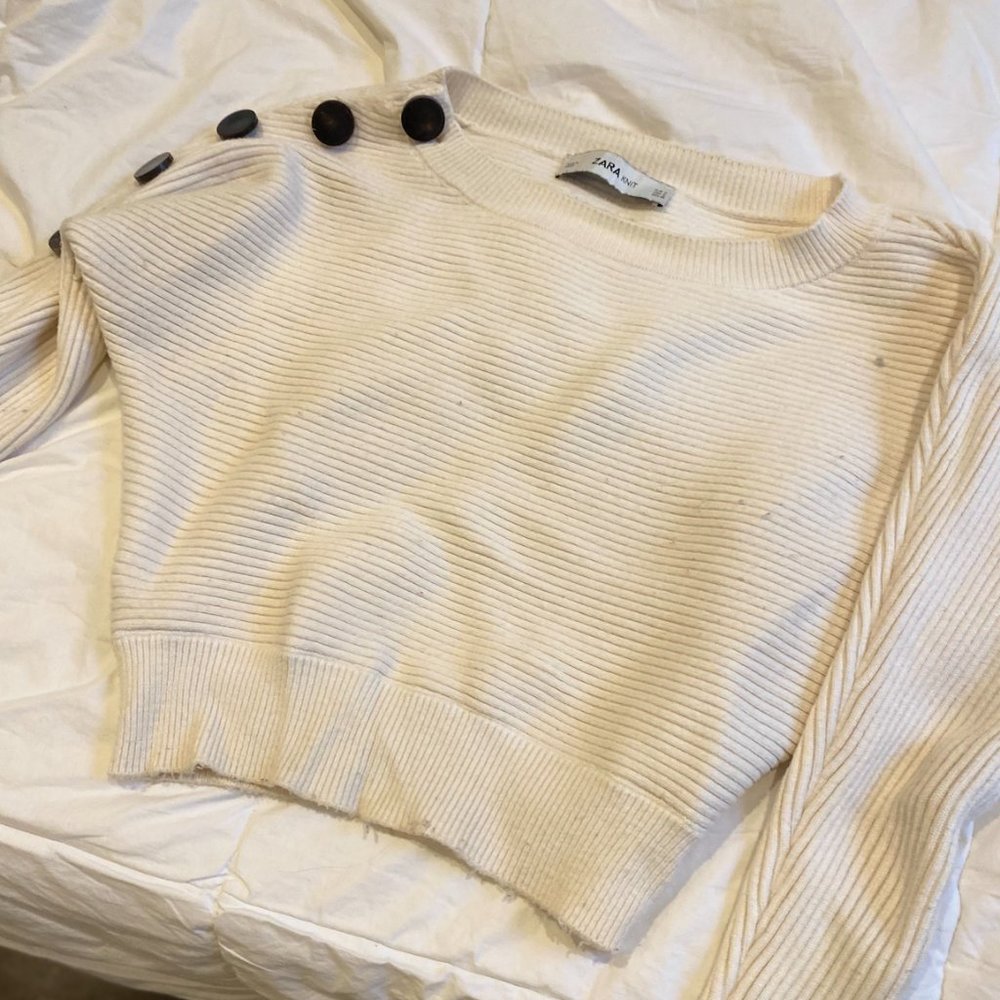 Zara Knit Cropped Cream Sweater with Buttons on the Shoulder